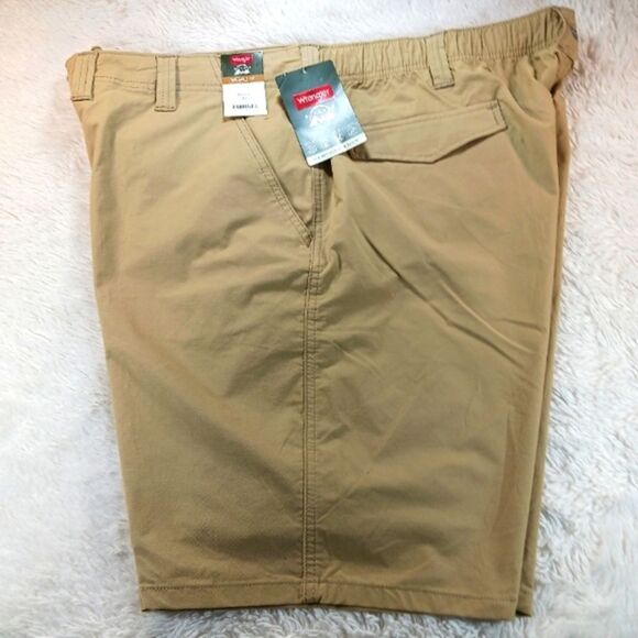 NWT Wrangler Men's Tan Flat Front Shorts Size 44. Lightweight Casual Comfort.... - Picture 1 of 8